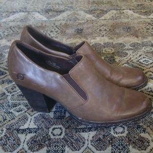 Born women's slip on mule Size 8.5 brown
